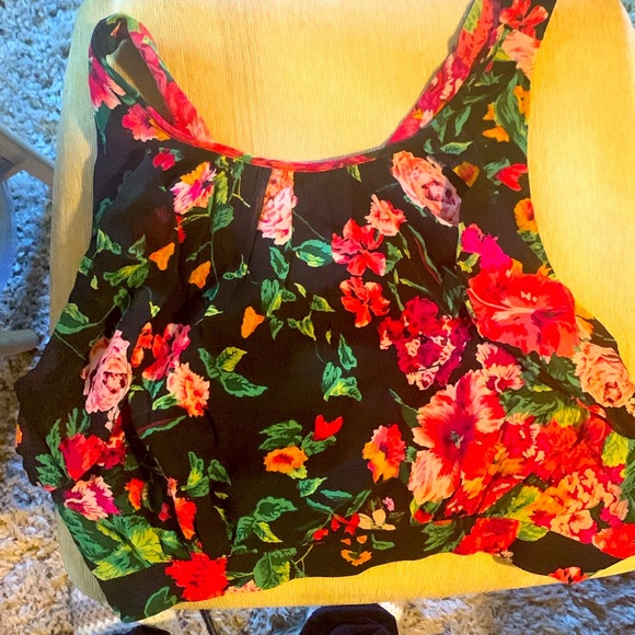 Floral print halter top. BCBGmaxazria size large - Picture 4 of 4